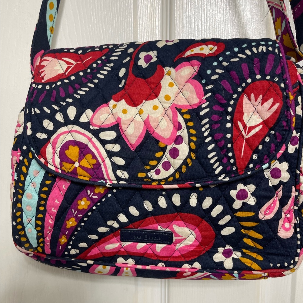 Vera Bradley shoulder bag & wallet, great condition- like new, floral pattern.
